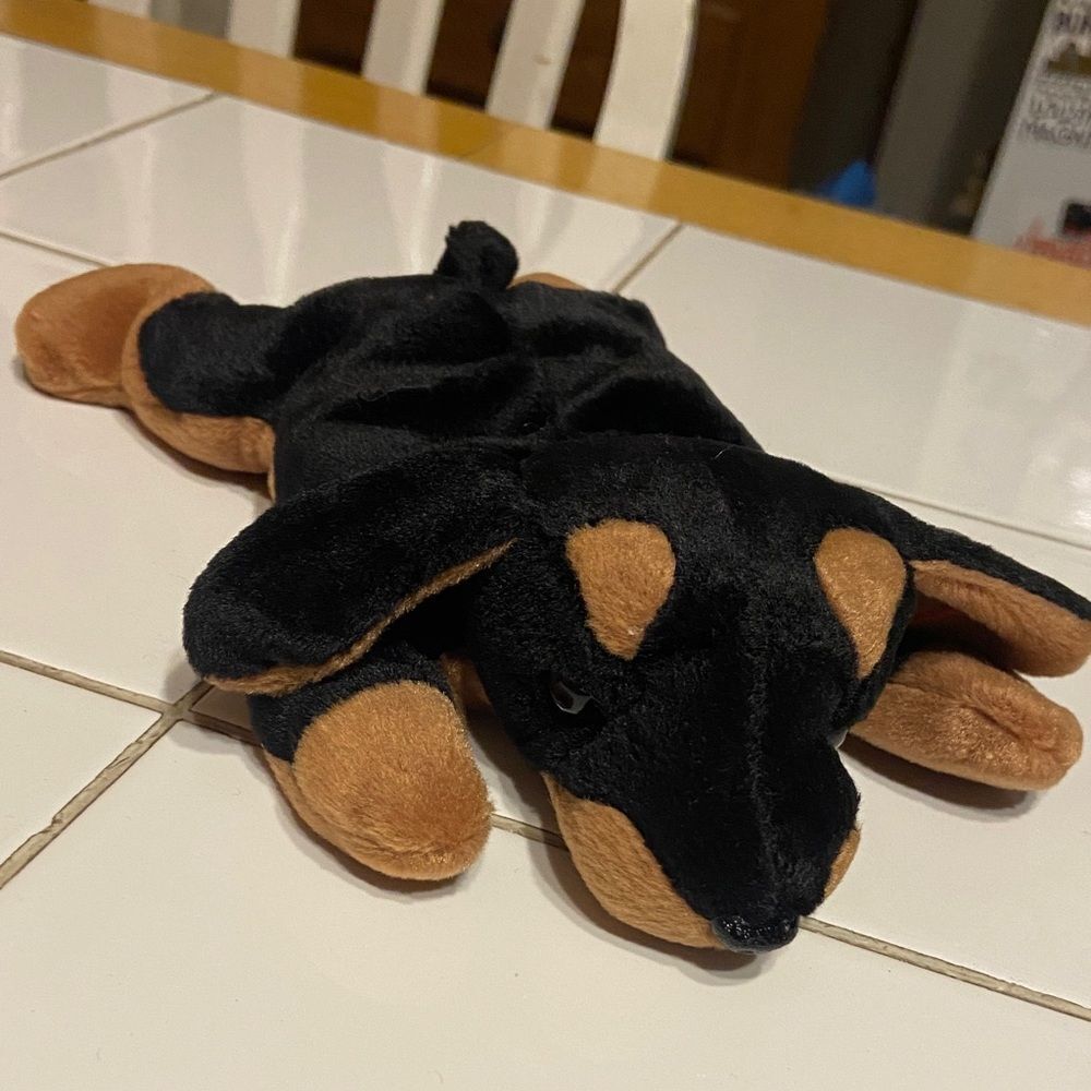 Ty Beanie Baby Doby Plush Dog Toy - Black and Brown, 1NN